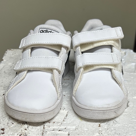 Adidas Kids toddler 8T Velcro toddler sneakers classic white black - Picture 6 of 6